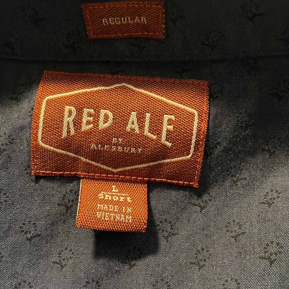 Red Ale Large button down - Picture 5 of 5